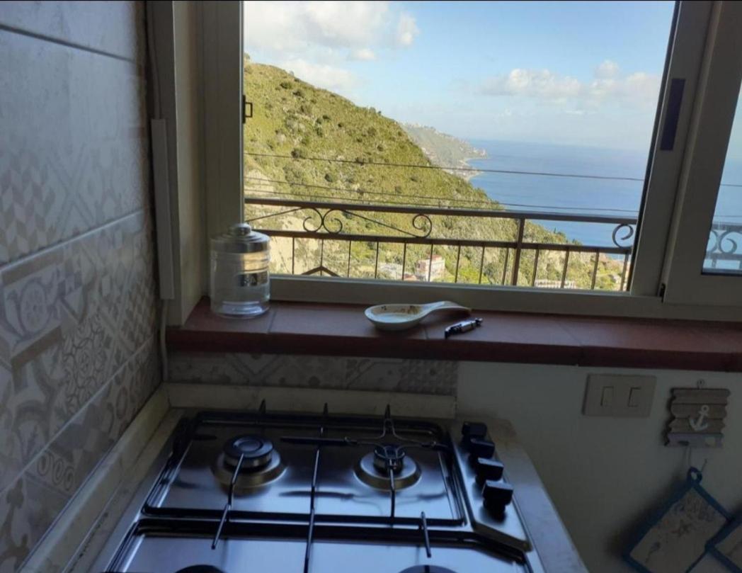 Tao Charming Apartment Taormina Quarto foto